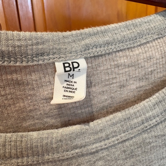 NWT BP Ribbed Long Sleeve Cropped Heathered Gray Shirt Size Medium - Picture 5 of 10